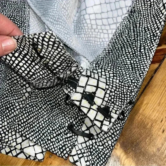 Mesmerize Sparkle Snake print cropped pant with lace up ankle - Picture 6 of 9